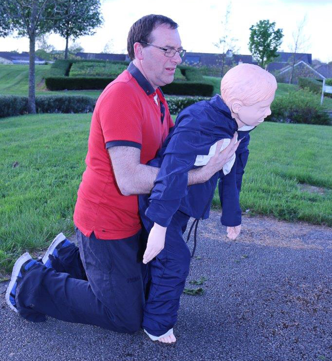 Choking first aid - support child choking-first-aid-support-child