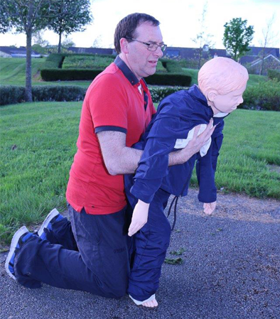 Choking first aid - support child choking-first-aid-support-child